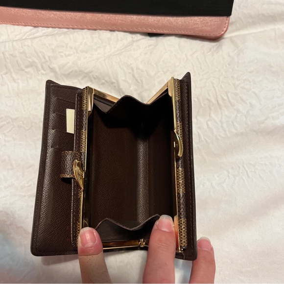 Authentic Louis Vuitton French purse wallet. Used likes new - Picture 6 of 11